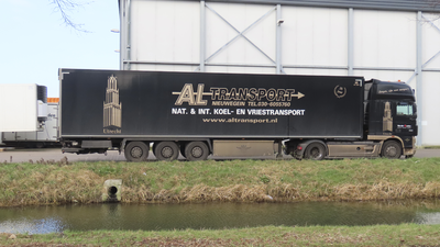 902177 Afbeelding van een truck met oplegger van AL-transport Nieuwegein bij het Goes handlingcenter 2 (Naamrijk 1) op ...